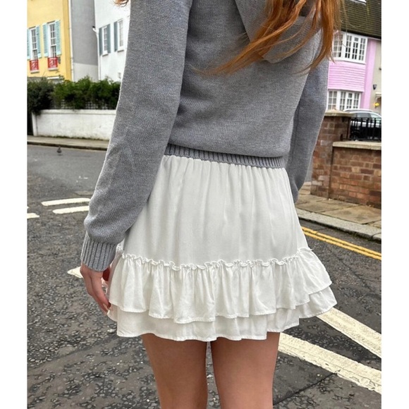 Brandy Melville Este White Mini Skirt - Picture 2 of 2